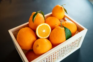 Portocale false cu pesticide, vândute ca grecești în hypermarketurile din București: 12 tone din Egipt confiscate