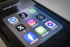 Medicul Eugenia Bratu avertizează: telefonul, un drog periculos pentru copii