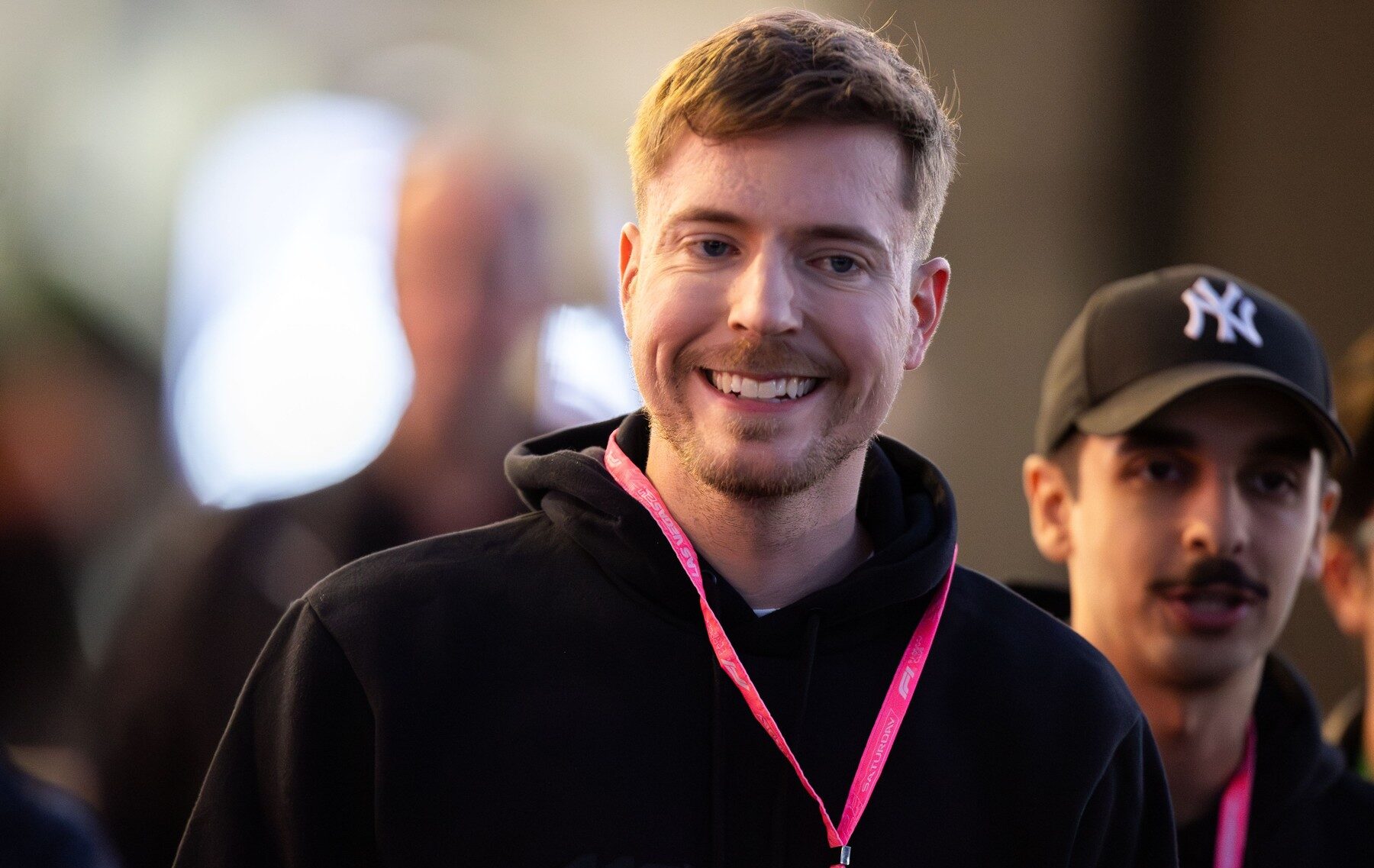 MrBeast, cel mai popular youtuber din lume, plănuiește să devină un jucător serios pe scena financiar-bancară din Europa, după ce a anunțat intenția de a achiziționa Step, o bancă online în plină ascensiune cu peste șapte milioane de clienți
