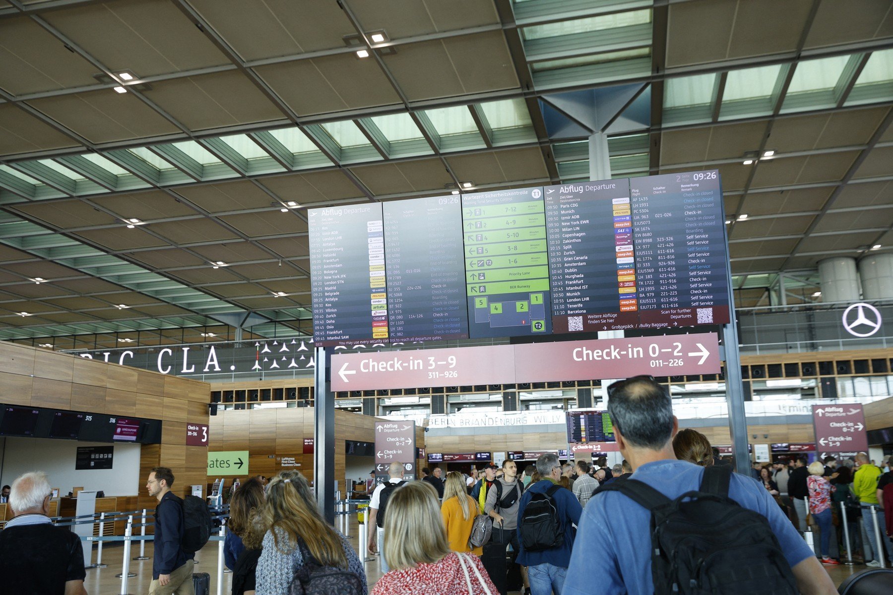 Furtuna de marți a perturbat grav traficul aerian pe Aeroportul Berlin-Brandenburg, una dintre cele mai aglomerate porți de acces în capitala Germaniei, determinând anularea tuturor curselor programate pentru ziua de sâmbătă