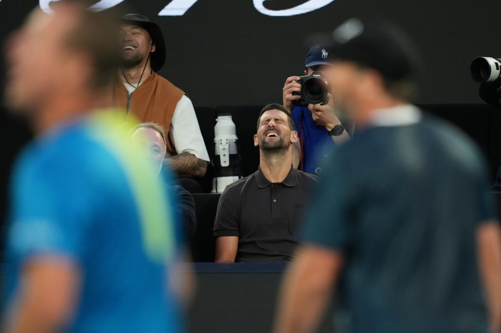 Finala australiană: duelul dintre viitor și trecut, între agresivitatea tânărului Alcaraz și experiența de necontestat a lui Djokovic Duminică la Melbourne, lumea tenisului se oprește pentru a urmări un duel ce pare greu de anticipat și, totodată, plin de semnificații