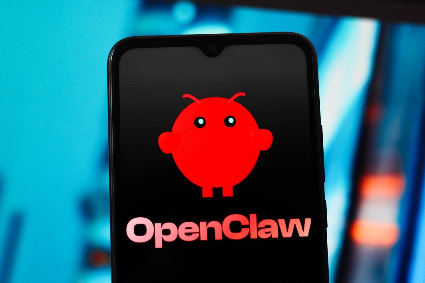 OpenClaw, agentul AI open-source care face valuri în lumea tehnologiei globale La începutul anului 2026, un nou actor iese în evidență în tumultul tehnologic al inteligenței artificiale: OpenClaw, un agent AI open-source care, în doar câteva luni, a transformat discuțiile despre automatizare și posibilitățile ei revoluționare