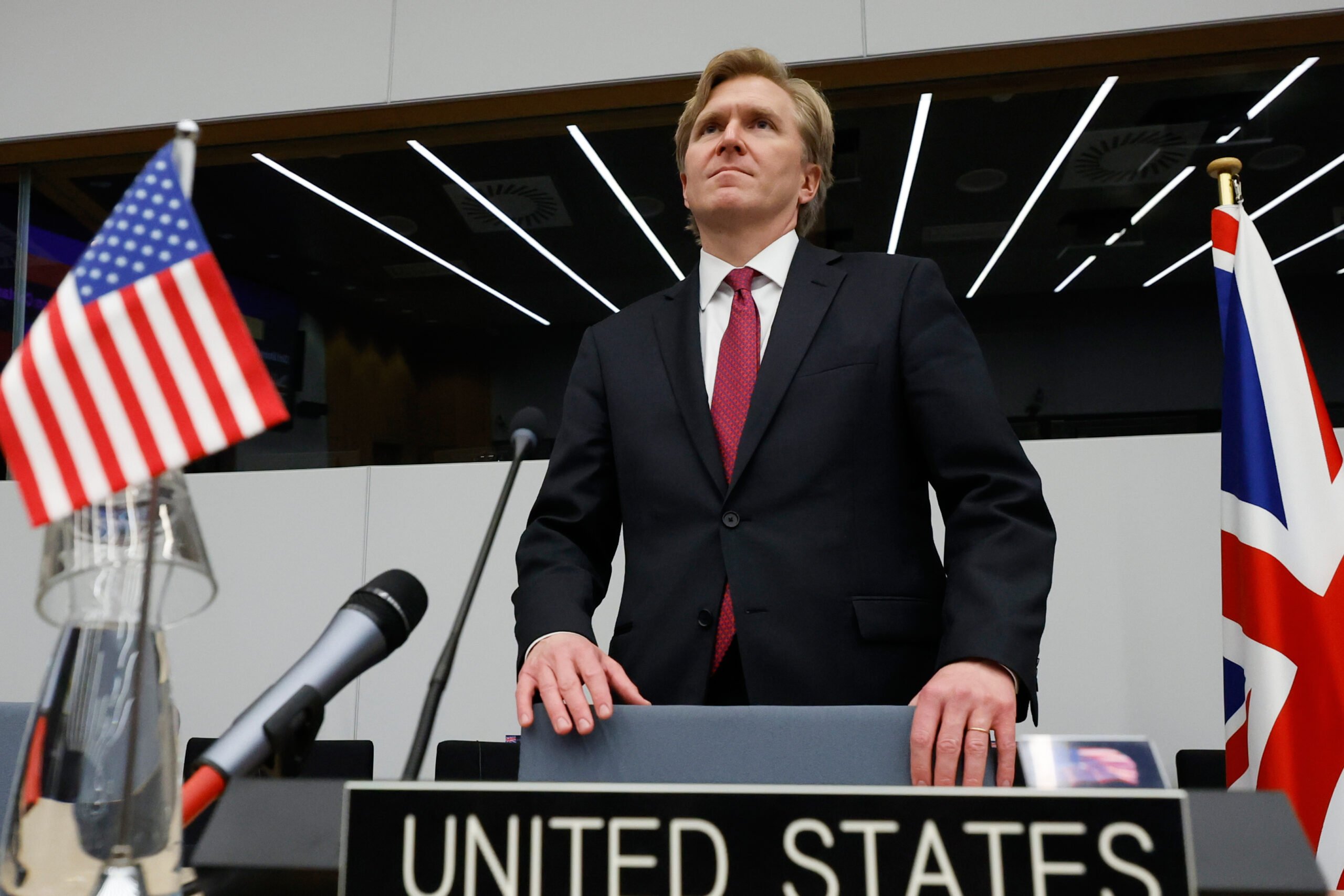 Europa trebuie să preia conducerea în asigurarea propriei apărări, având în vedere creșterea nivelului de pericol la nivel global, în timp ce Statele Unite continuă să-și susțină angajamentele față de NATO și aliații săi