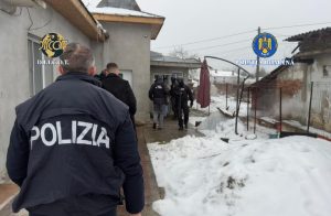 DIICOT și autoritățile italiene anchetează grupare românească de vânzare de programe TV piratate