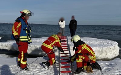 rettungseinsatz-eisscholle-scharbeutz-strand.jpg