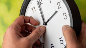 Ora de vară 2026: când schimbăm ceasurile cu o oră înainte