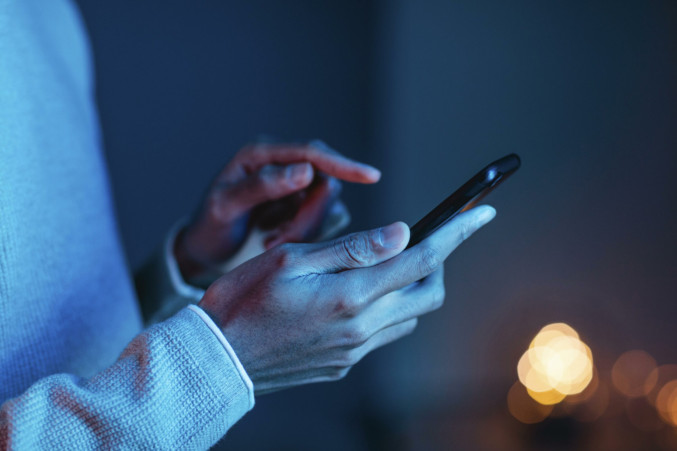 Încărcarea rapidă a telefonului, acea rutină obișnuită de a-l conecta la priză pentru câteva minute înainte de a pleca, a devenit o practică răspândită în zilele noastre