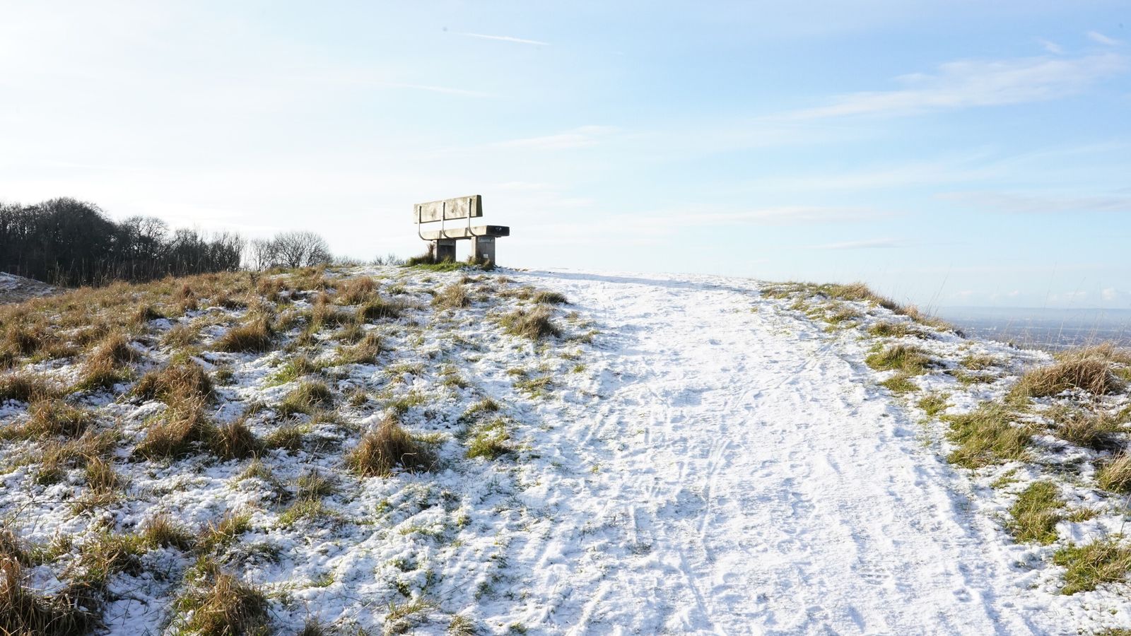 Fenomene meteorologice extreme: Furtuna Pedro își face simțită prezența în Marea Britanie Furtuna Pedro, un sistem meteorologic denumit de Meteo France, este îndreptată spre Marea Britanie și va aduce ploi și ninsori în următoarele zile