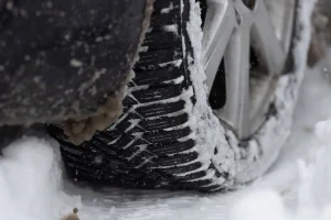 Zăpada revin în București înaintea unui nou val de vreme rece și polei