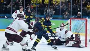 Sferturi de finală în hocheiul masculin: o primă confruntare decisivă