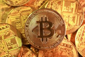 Bitcoin scade semnificativ, încrederea investitorilor fiind alertată