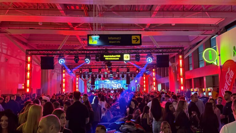 „O idee strălucită în prim-plan: discuție captivantă pe video”