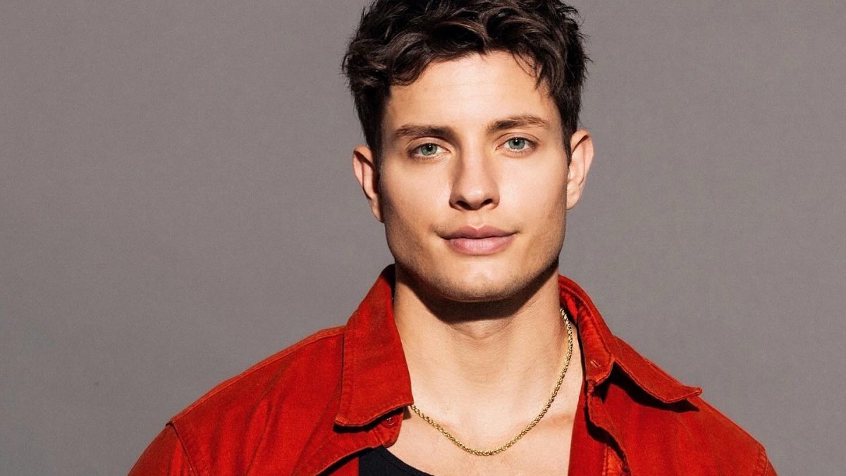 Matt Rife rupe tăcerea: comedianul răspunde speculațiilor despre operații estetice Comediantul american Matt Rife, cunoscut pentru aparițiile sale online și viața personală expusă, a abordat, în sfârșit, zvonurile despre intervențiile estetice