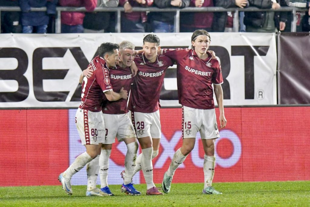 Derby-ul Rapid – Dinamo, episodul 122: Giuleștiul fierbe pentru un nou capitol Bucureștiul a fost în sărbătoare sâmbătă seară, când Rapid și Dinamo s-au întâlnit în Giulești pentru episodul cu numărul 122 din rivalitatea lor istorică