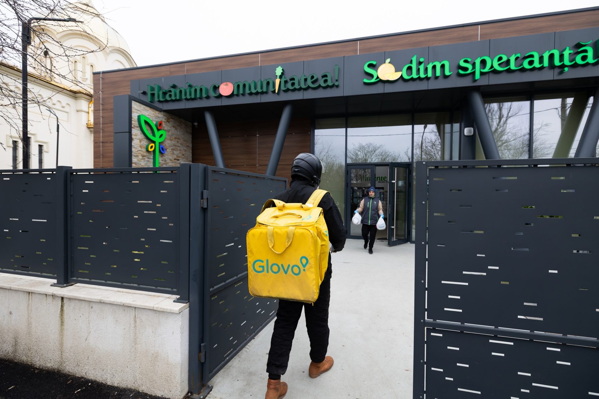 Viața la limita subzistenței: Povestea unei românce nevoite să supraviețuiască cu 2.000 de lei pe lună Doamna Sica Constantina se luptă zi de zi cu greutățile vieții, confruntându-se cu limitări financiare severe