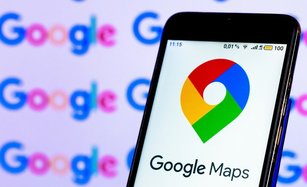 Google Maps: Trei funcții utile pentru o călătorie fără surprize Google Maps, aplicația de navigare omniprezentă, oferă o serie de funcții utile pentru a facilita deplasările, de la simpla planificare a rutei până la evitarea aglomerației