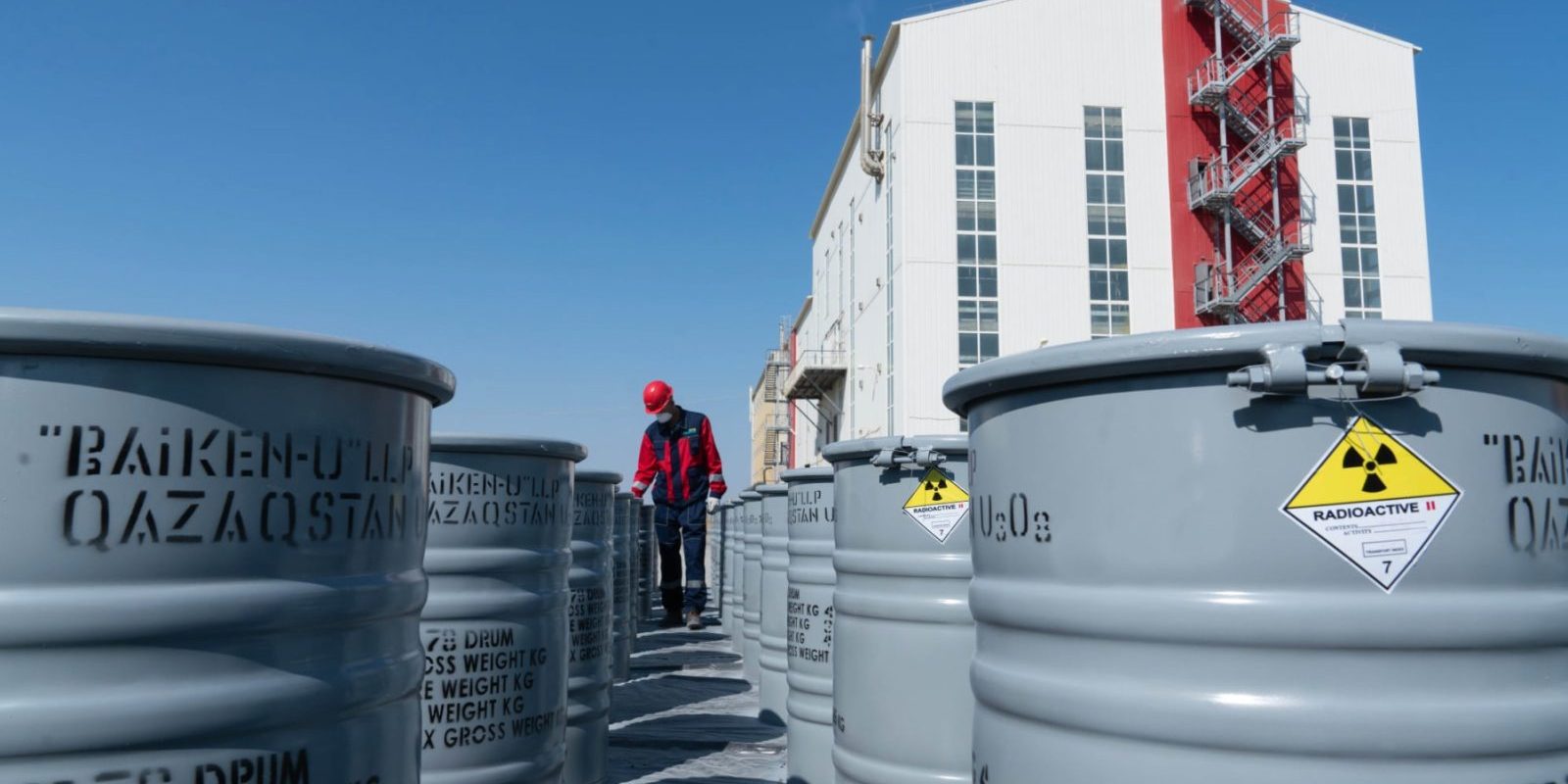 Activiști greenpeace blochează în franța o navă rusă cu uraniu pentru centralele nucleare