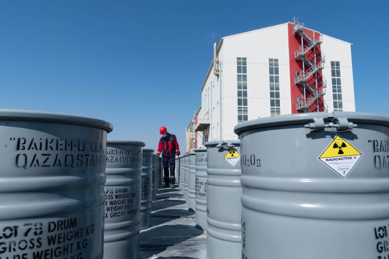 Activisti Greenpeace au blocat o navă rusească în Franța, în semn de protest Un grup de activiști Greenpeace a blocat luni o navă rusă care transporta uraniu îmbogățit în portul Dunkerque din nordul Franței