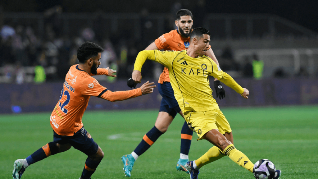 Cristiano Ronaldo, concentrat pe recuperare: Vedeta portugheză lucrează intens pentru a reveni la forma maximă Starul fotbalului mondial, Cristiano Ronaldo, a împărtășit recent cu fanii săi o imagine din timpul unei sesiuni de recuperare fizică