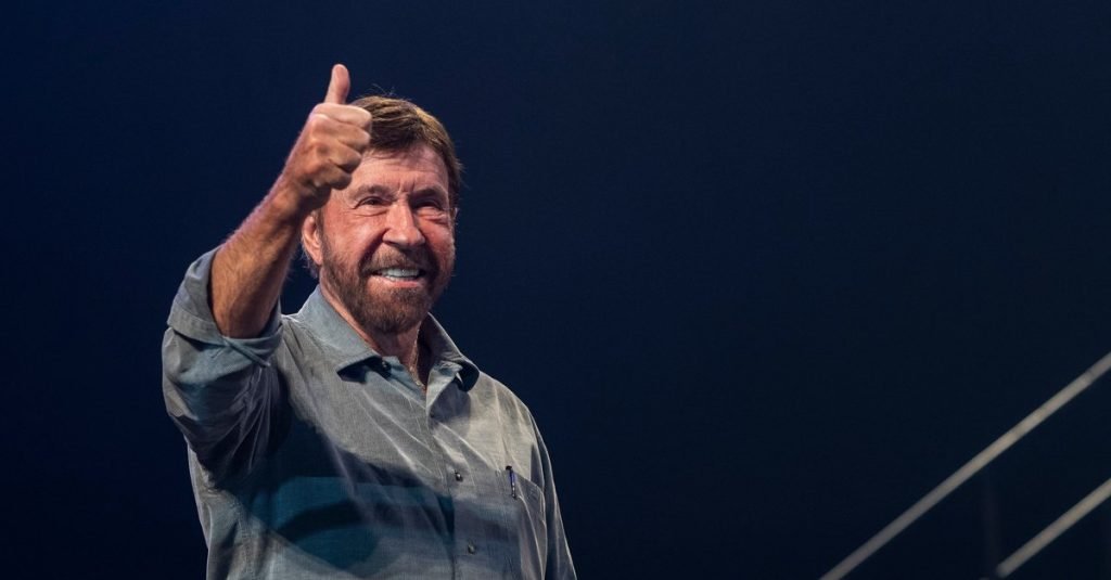 Chuck Norris împlinește 86 de ani: de la campion la erou de acțiune Astăzi, 10 martie 2026, legendarul actor de acțiune Chuck Norris aniversează 86 de ani