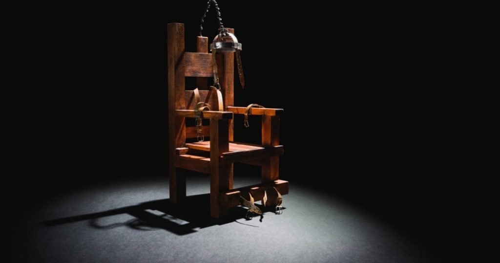 Guvernatoarea din Alabama oprește execuția unui bărbat condamnat pe nedrept Kay Ivey, guvernatoarea statului american Alabama, a comutat pedeapsa cu moartea a lui Charles „Sonny” Burton, condamnat în 1991 pentru un jaf soldat cu o crimă pe care nu a comis-o