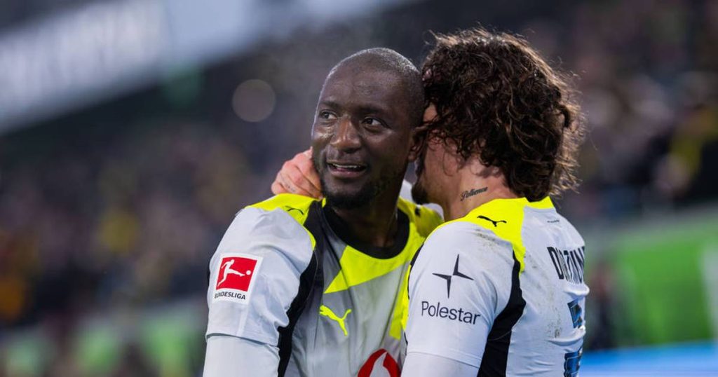 Dortmund – Augsburg, duel important în Bundesliga: unde și când poți urmări meciul Astăzi, sâmbătă, pe Signal Iduna Park, Borussia Dortmund va primi vizita celor de la FC Augsburg, într-un meci cu miză importantă în Bundesliga