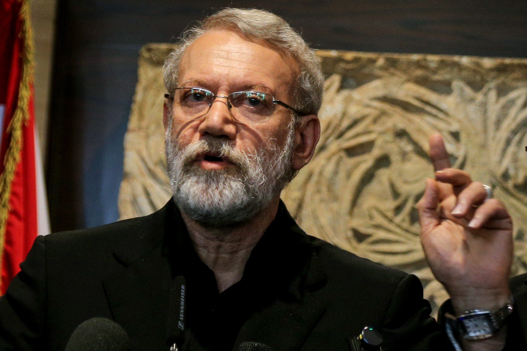 Averea colosală a fostului președinte al Parlamentului iranian, dezvăluirea unor afaceri dubioase Ali Larijani, fost președinte al Parlamentului din Iran și actual secretar al Consiliului Suprem pentru Securitate Națională, este acuzat că a acumulat o avere personală de zeci de milioane de dolari, exploatând poziția sa influentă