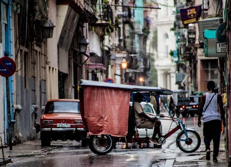 Cuba primește sute de mii de barili de petrol rusesc, pe fondul crizei energetice Sute de mii de barili de petrol rusesc sunt în drum spre Cuba, pe fondul crizei energetice acute cu care se confruntă insula