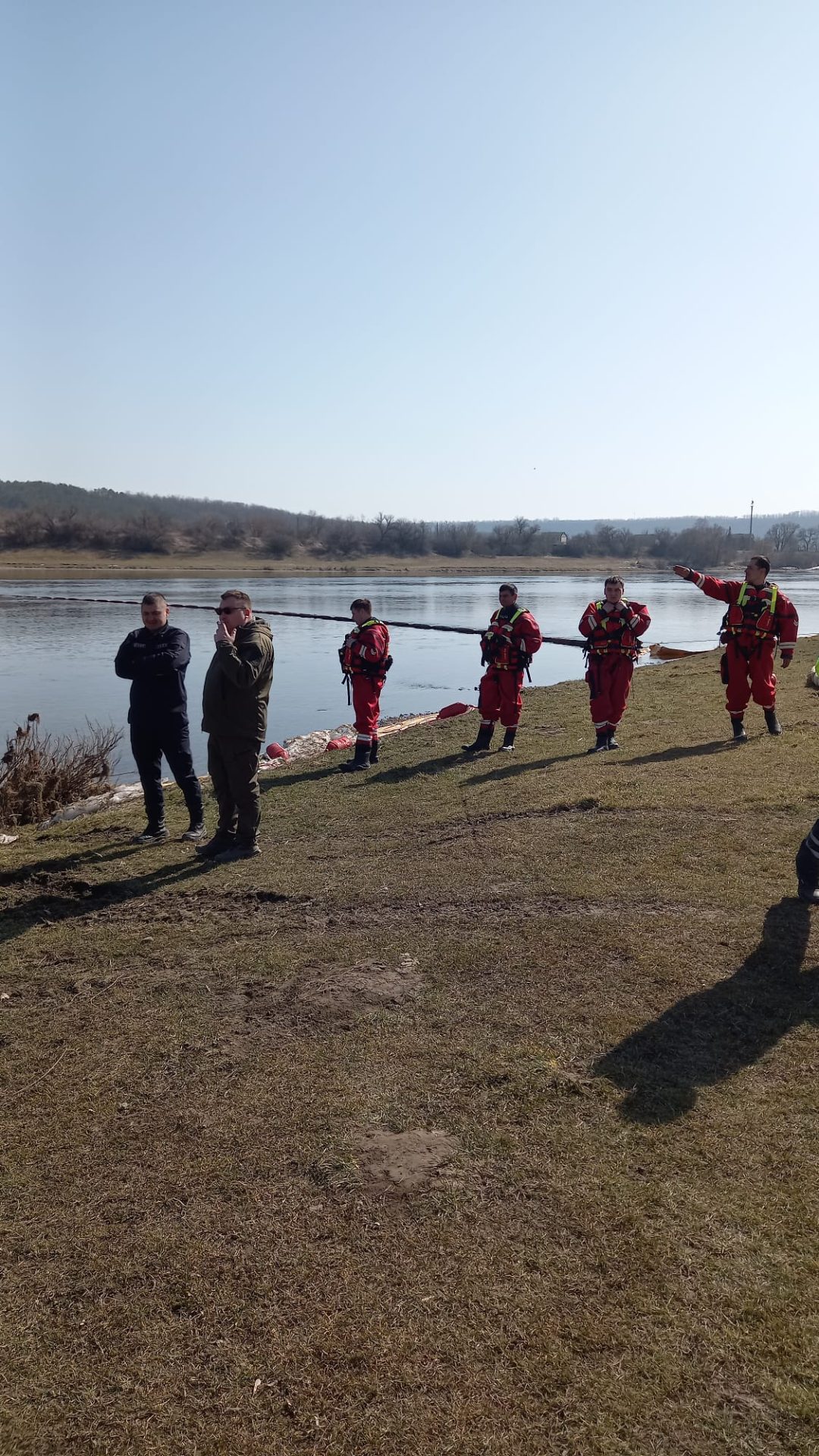 România, intervenție rapidă în criza ecologică de pe Nistru România a răspuns prompt, în doar câteva ore, la solicitarea de ajutor din partea Republicii Moldova, ca urmare a crizei ecologice de pe râul Nistru