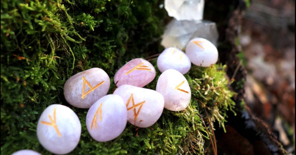 Aprilie 2026: Zodia bunăstării sau a schimbărilor majore? București – Primăvara anului 2026 aduce cu sine nu doar vreme caldă, ci și o puternică energie astrală, gata să pună în mișcare viața multora