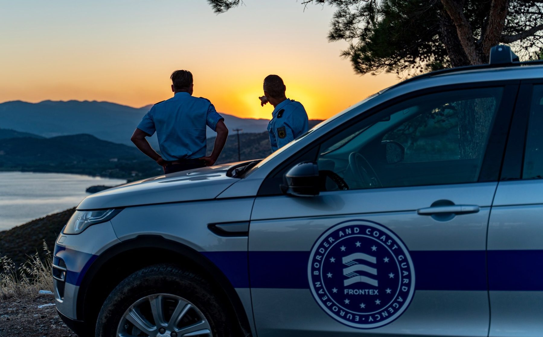 Acord politic în Parlamentul European privind expulzarea migranților ilegali Grupurile politice de dreapta din Parlamentul European au ajuns joi la un acord privind noile norme europene referitoare la expulzarea migranților aflați ilegal în Uniunea Europeană, după ce negocierile cu coaliția de centru au eșuat, potrivit informațiilor publicate de Politico