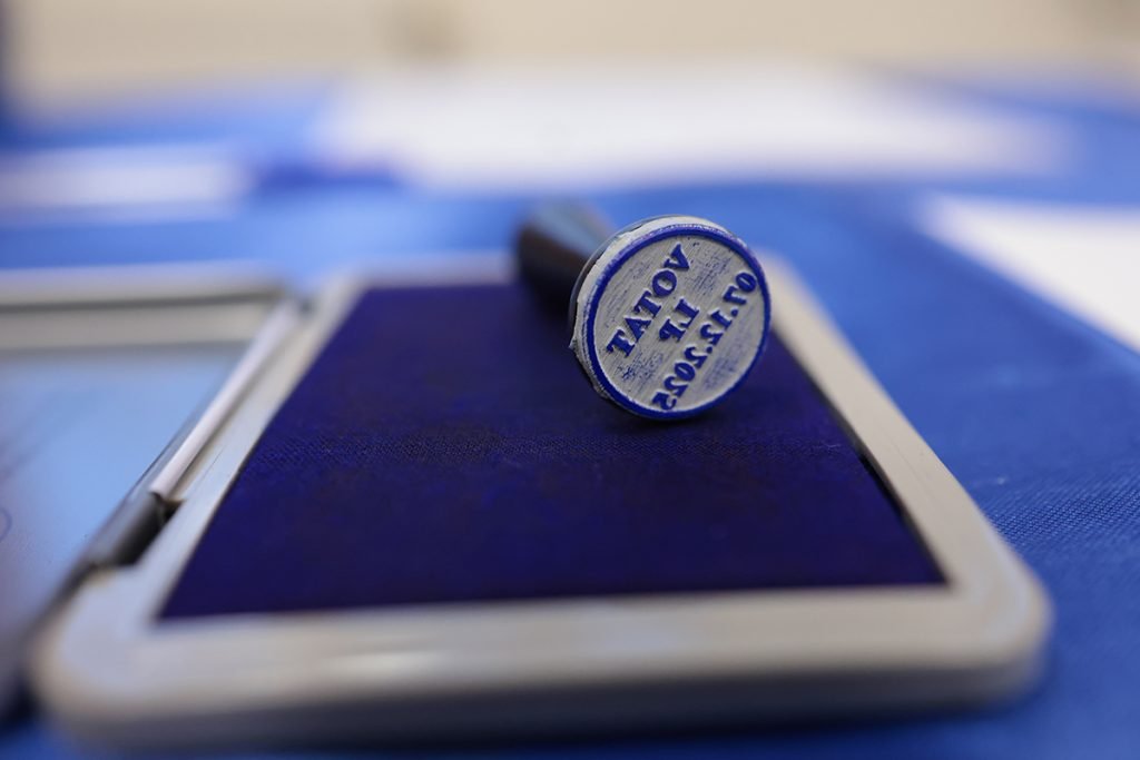 PSD și AUR se încaieră pe scena politică, pe fondul tensiunilor din coaliție Deputatul AUR, Ramona Ioana Bruynseels, a acuzat miercuri Partidul Social Democrat (PSD) că mimează opoziția în cadrul coaliției de guvernare