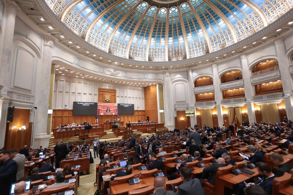 Scandal în Parlament: Ședința pe buget, suspendată după acuzații grave între partenerii de coaliție Ședința comisiilor de buget din Parlament, dedicată dezbaterilor pe marginea proiectului bugetului de stat, a fost suspendată
