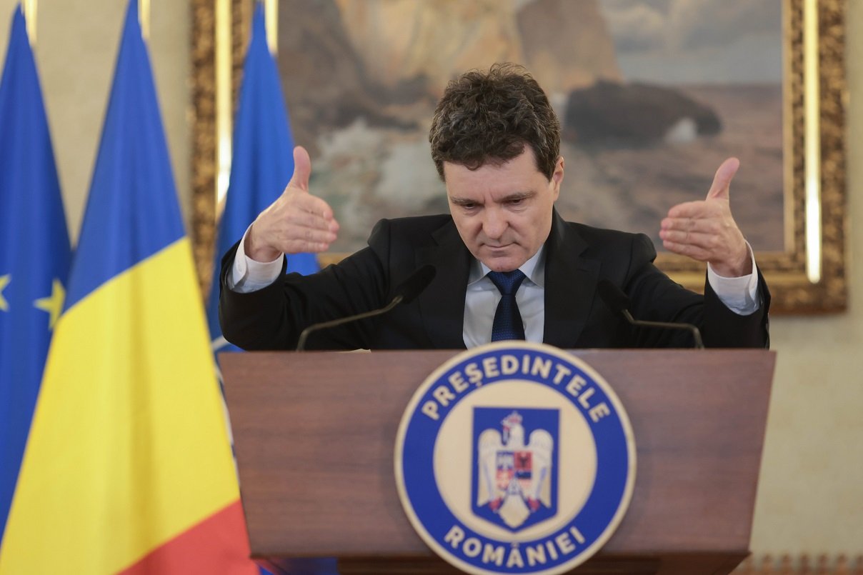 Nicușor Dan face apel la compromis pentru buget și vede coaliția ca o necesitate Primarul general al Capitalei, Nicușor Dan, a transmis joi, de la Bruxelles, un mesaj clar liderilor coaliției de guvernare: găsirea unei soluții de compromis pentru adoptarea bugetului