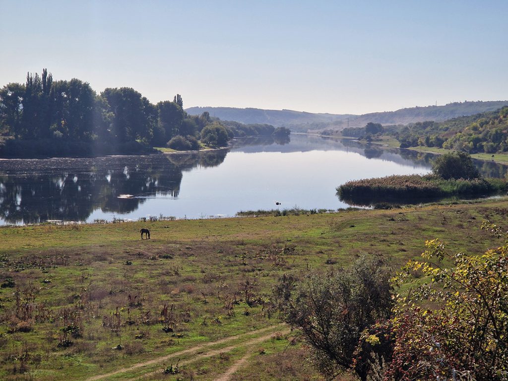 Alertă în Moldova: Nivelul de poluare al râului Nistru depășește limitele Autoritățile din Republica Moldova au ridicat nivelul de alertă în zona de nord a țării, după ce analizele de laborator au indicat depășirea limitelor admise ale unor substanțe poluante în apa râului Nistru