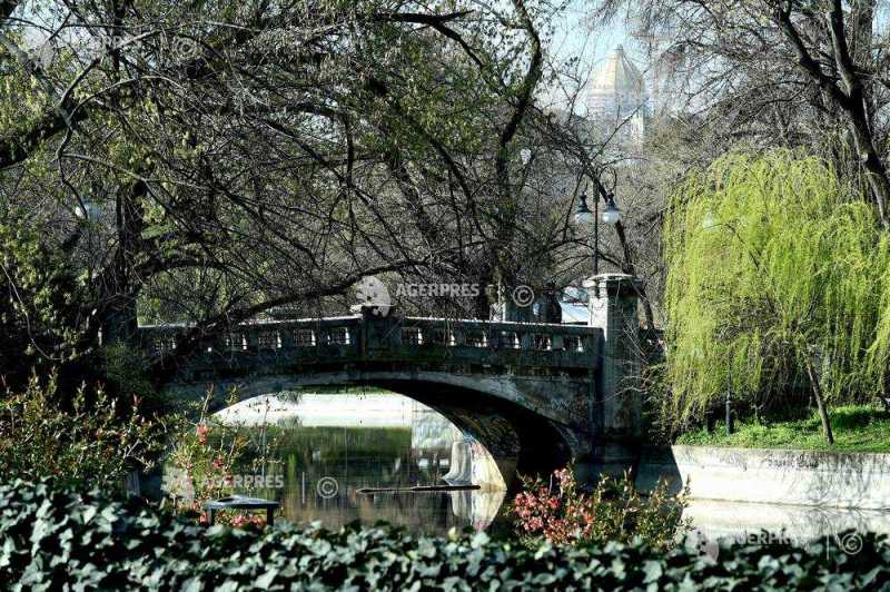 Bucureștenii se pot bucura de vreme frumoasă în weekend, dar cu atenție la ceață Bucureștenii se pot aștepta la un weekend cu vreme plăcută, cu temperaturi peste cele normale pentru această perioadă, potrivit Administrației Naționale de Meteorologie (ANM)