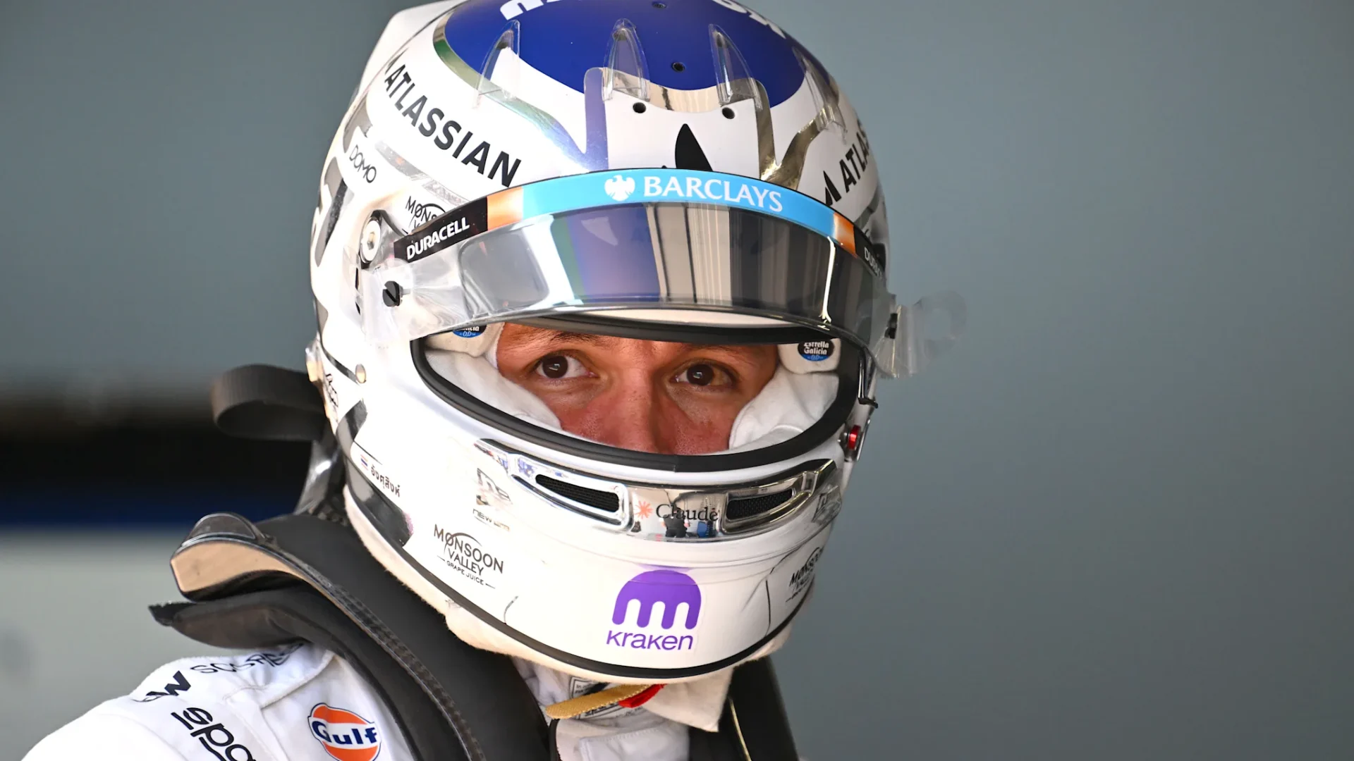 Pole position istoric la Shanghai: Kimi Antonelli, cel mai tânăr din istorie, conduce Mercedes Shanghai, China – Marea Premiu a Chinei de Formula 1 din 2026 ne aduce o grilă de start spectaculoasă, dominată de Mercedes, dar cu amenințări serioase din partea echipelor rivale