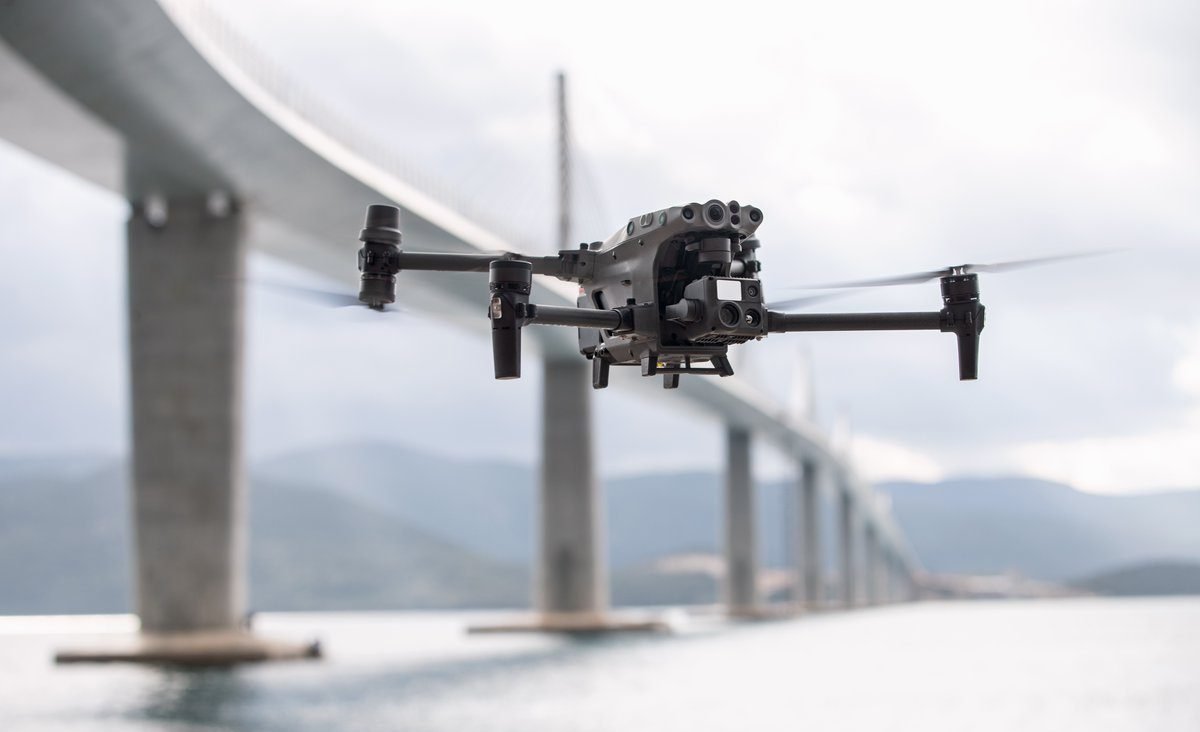 Politehnica Timișoara lansează o specializare unică în România: ingineria dronelor și informatică aeronautică Universitatea Politehnica Timișoara (UPT) introduce un program de studii de licență dedicat ingineriei dronelor și informaticii aeronautice, o premieră în România