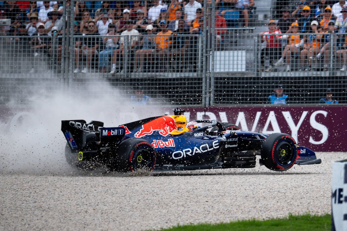 Verstappen, accidentat în calificările din Australia: Pilotul Red Bull, trimis la investigații medicale Melbourne, Australia – Max Verstappen, cvadruplu campion mondial la Formula 1, a suferit un accident spectaculos în timpul calificărilor pentru Marele Premiu al Australiei