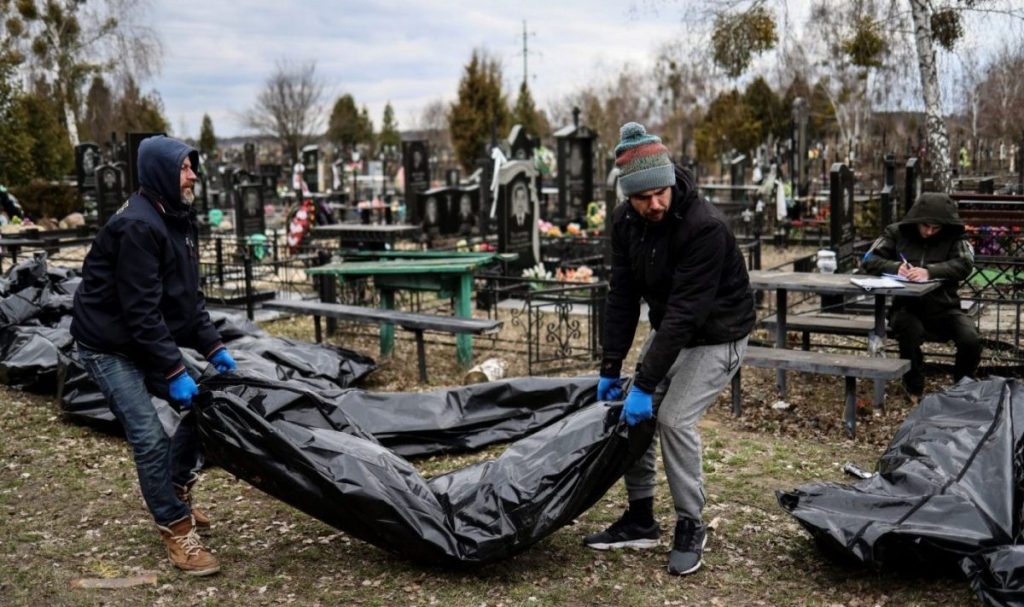 UE pregătește sancțiuni pentru crimele de la Bucha Uniunea Europeană se pregătește să impună sancțiuni împotriva a nouă persoane acuzate de implicare în crime de război comise în timpul masacrului de la Bucha, Ucraina