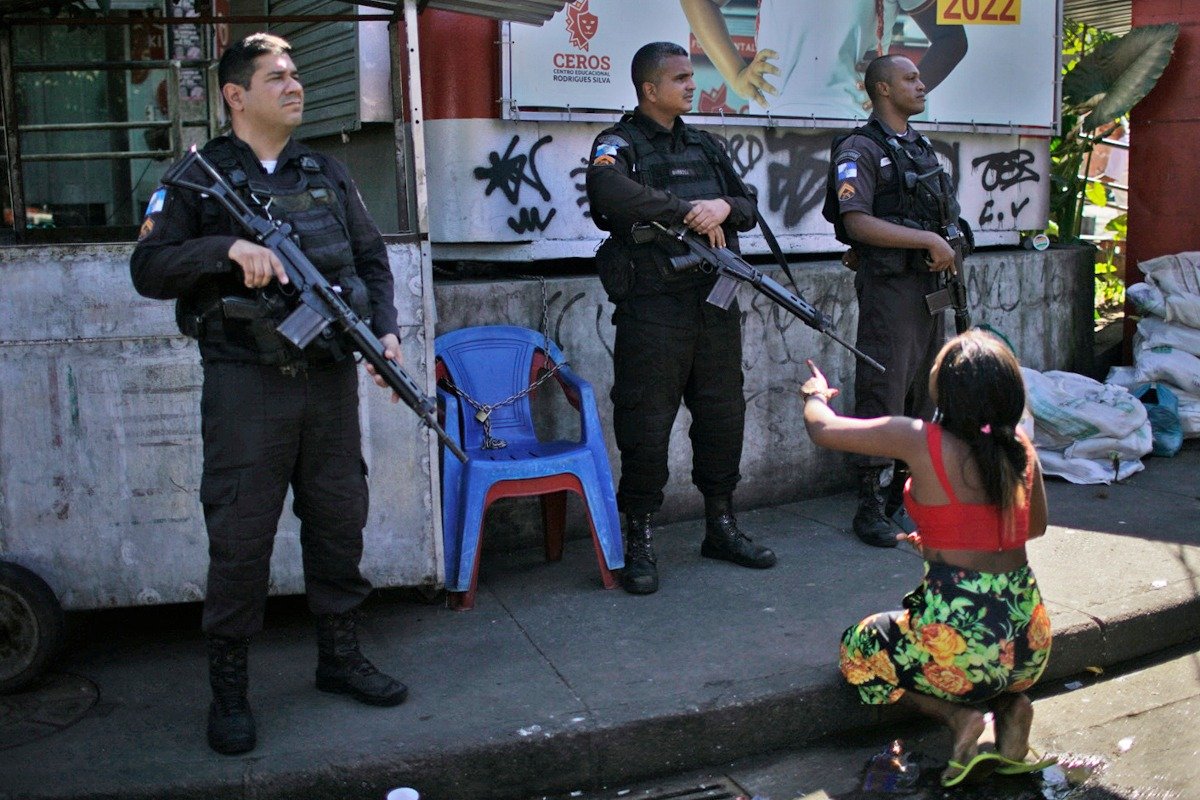 Raid al poliției în favela din rio: Cel puțin opt morți