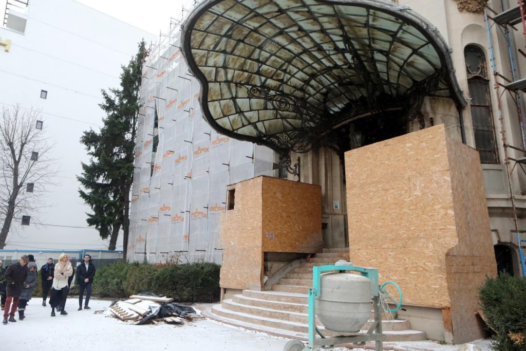 Verificări la Muzeul „George Enescu” privind starea obiectelor de patrimoniu depozitate în containere O comisie de experți, desemnată de Ministerul Culturii, efectuează în aceste zile o verificare amănunțită la Muzeul Național „George Enescu”