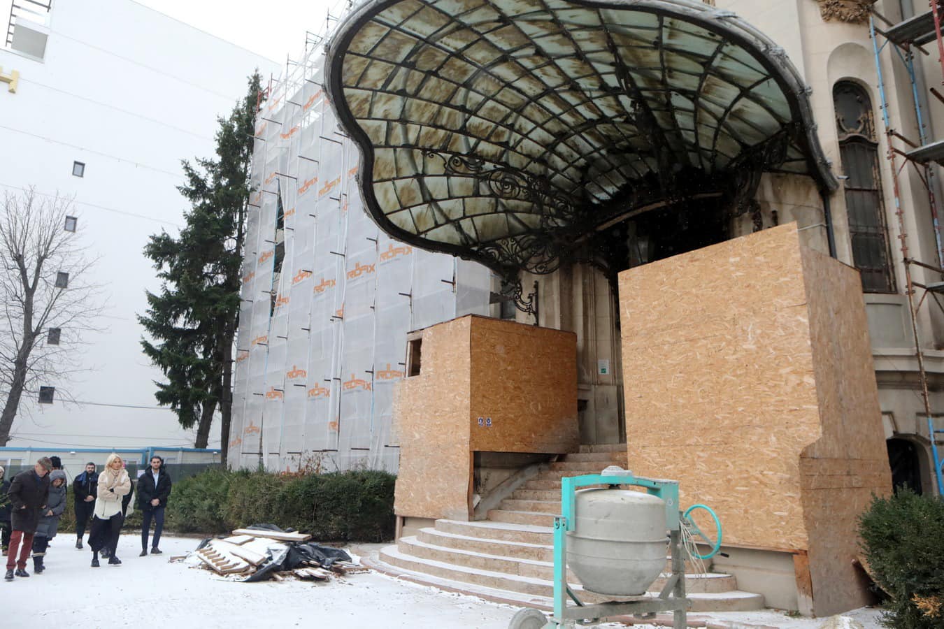 Verificări la Muzeul „George Enescu” privind starea obiectelor de patrimoniu depozitate în containere O comisie de experți, desemnată de Ministerul Culturii, efectuează în aceste zile o verificare amănunțită la Muzeul Național „George Enescu”