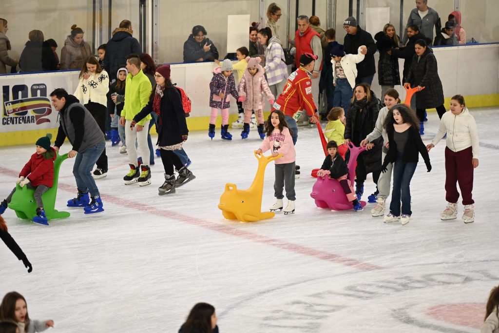Weekend de patinaj la Berceni Arena: 13 sesiuni programate Bucureștenii sunt invitați la Berceni Arena pentru sesiuni de patinaj în acest weekend