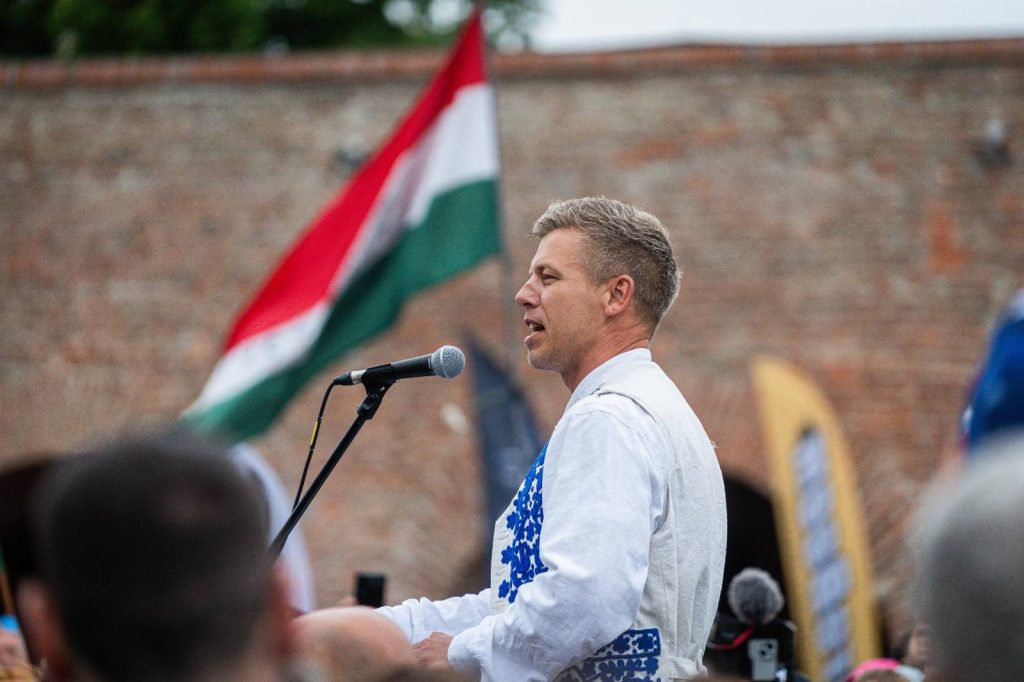 Opoziția maghiară cere anchetă privind o presupusă operațiune de spionaj Liderul opoziției din Ungaria, Peter Magyar, a solicitat Parchetului General o anchetă urgentă, după ce un raport al site-ului de investigații Direkt36 a scos la iveală o posibilă operațiune a serviciilor de informații împotriva partidului său, Tisza