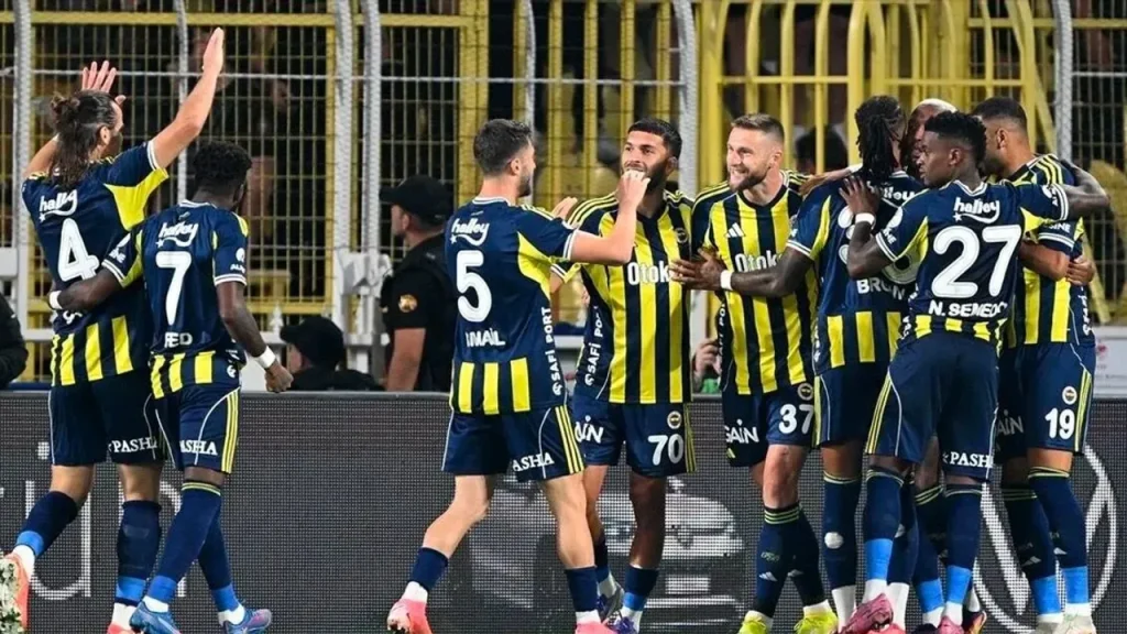 Fenerbahçe și Samsunspor se înfruntă în Superliga Turciei O partidă importantă în cadrul etapei a 25-a din Superliga Turciei va avea loc astăzi, pe stadionul Chobani
