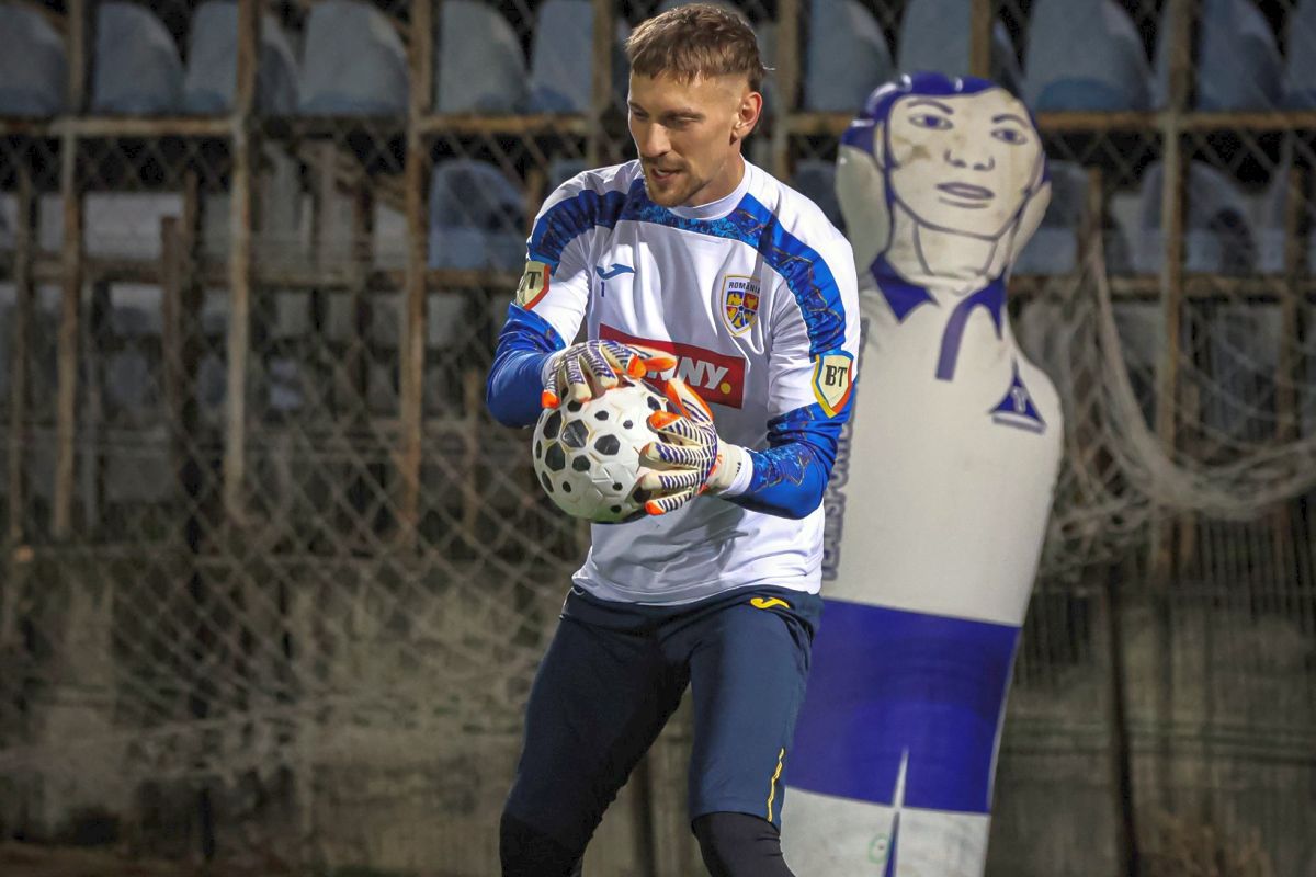 Radu a ajuns la Mogoșoaia: portarul se grăbește să joace cu Turcia Portarul Ionuț Radu a aterizat marți după-amiaza la București și s-a alăturat lotului echipei naționale la Mogoșoaia