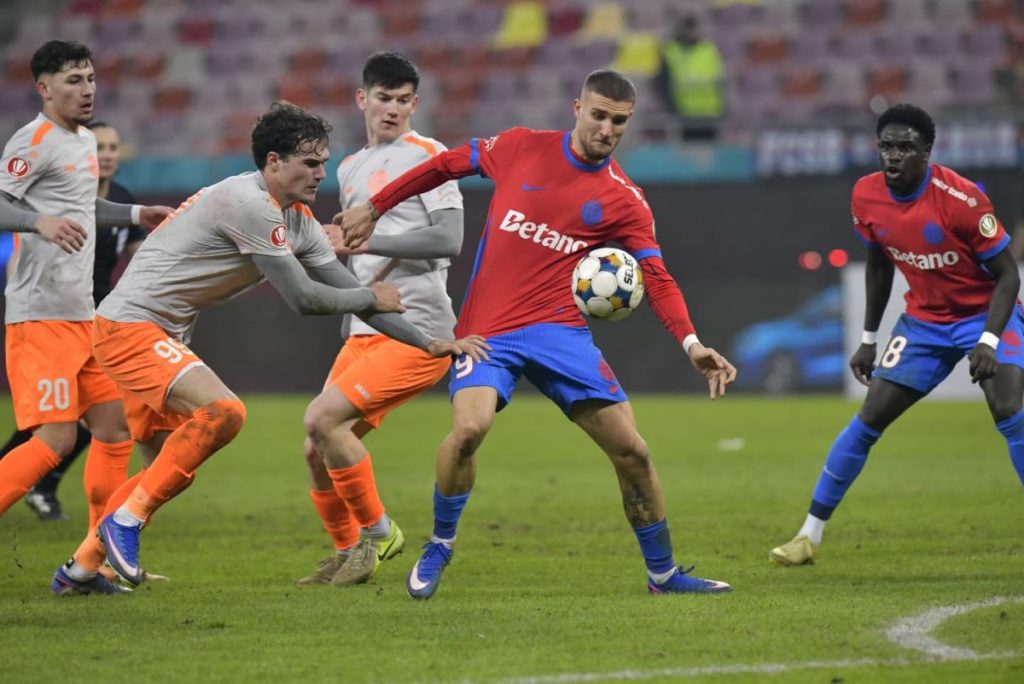 Rădoi debutează vineri la FCSB: Programul primei etape din play-out stabilit!