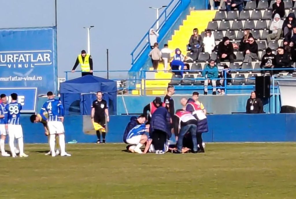 Farul – Petrolul: Duelul aprins pe teren și în tribune, cu accidentări grave și nervi întinși Constanța a fost ieri gazda unui meci de luptă pentru evitarea locurilor de baraj în Superligă, acolo unde Farul a întâlnit Petrolul Ploiești