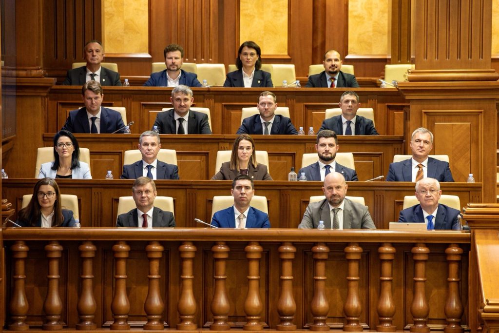 Republica Moldova cere ajutorul UE după o nouă poluare a Nistrului Premierul Republicii Moldova, Alexandru Munteanu, a solicitat vineri activarea Mecanismului de Protecție Civilă al Uniunii Europene, în urma depistării unei noi creșteri a nivelului de poluare a râului Nistru cu substanțe petroliere